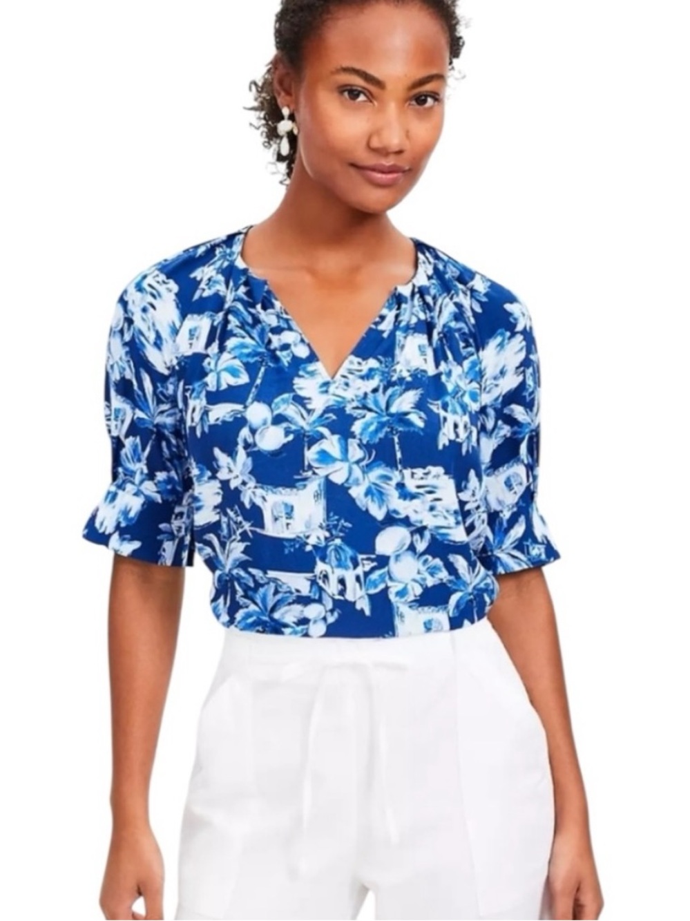 LOFT Corfu Weekend Pleated
V-Neck Blue Mediterranean
Floral Short Sleeve Blouse